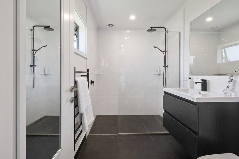 Photo of property in 6 Waimarama Court, Roslyn, Palmerston North, 4414