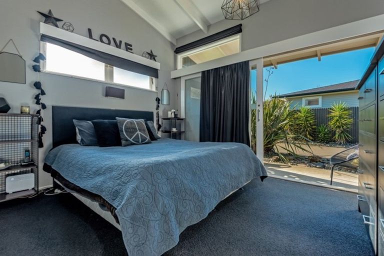 Photo of property in 38 Kelvin Grove Road, Kelvin Grove, Palmerston North, 4414