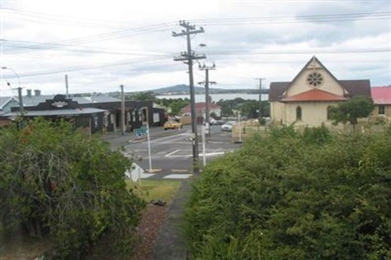 Photo of property in 1/148 Queen Street, Northcote Point, Auckland, 0627