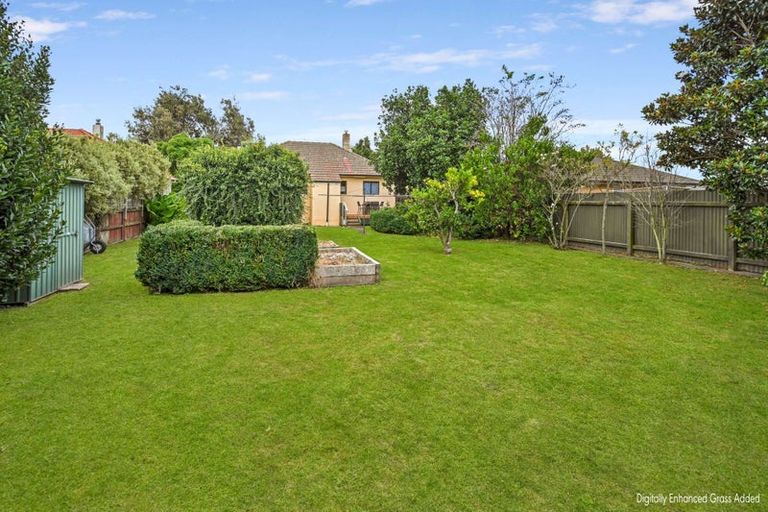 Photo of property in 98 Latham Street, Marewa, Napier, 4110