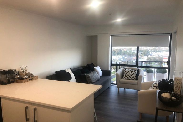 Photo of property in The Rennaissance, 5j/18 Ronwood Avenue, Manukau, Auckland, 2104