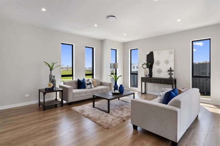 Photo of property in 61 Symes Drive, Red Beach, 0932