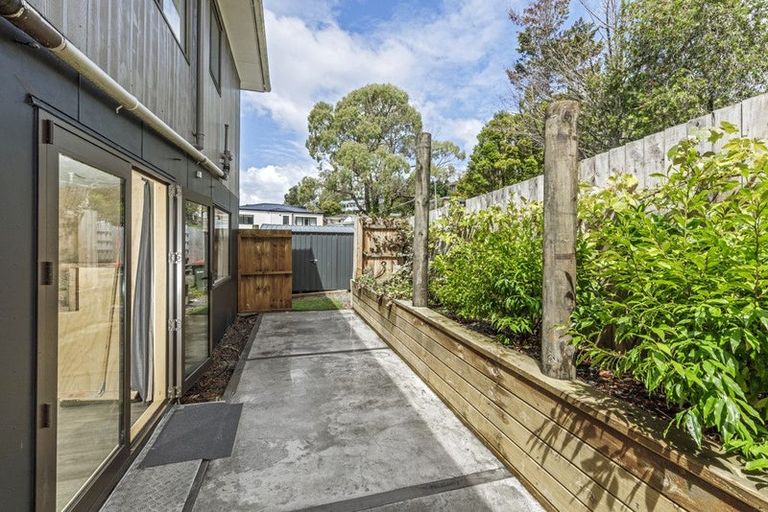 Photo of property in 17 Jenanne Place, Totara Vale, Auckland, 0629