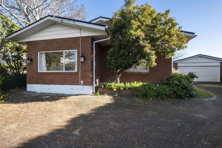 Photo of property in 124 Tiraumea Drive, Pakuranga, Auckland, 2010