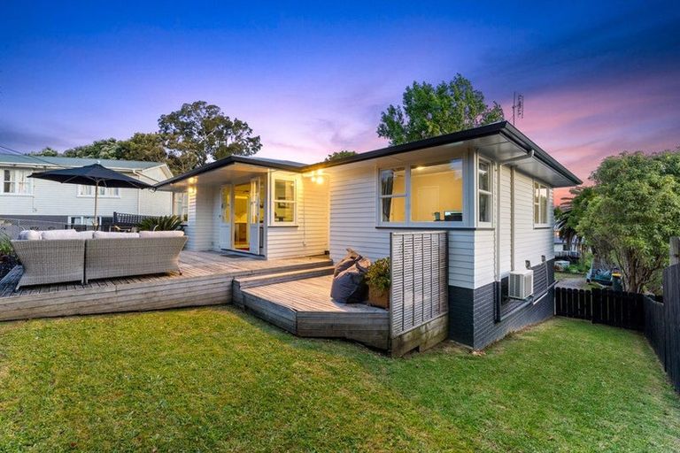 Photo of property in 23 Hutchinsons Road, Bucklands Beach, Auckland, 2014