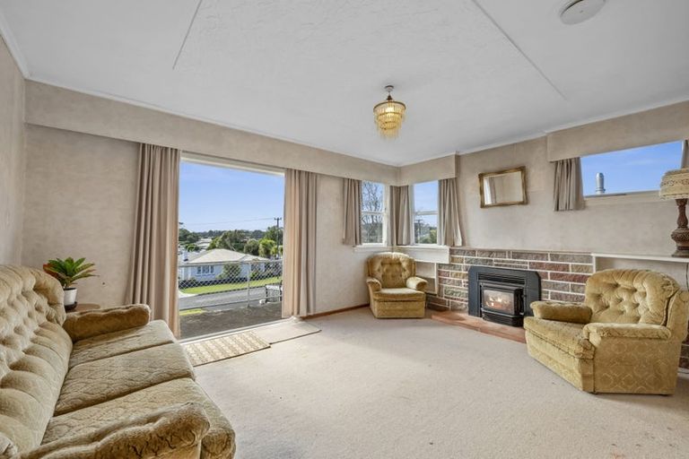 Photo of property in 10 Alberta Road, Glen Avon, New Plymouth, 4312