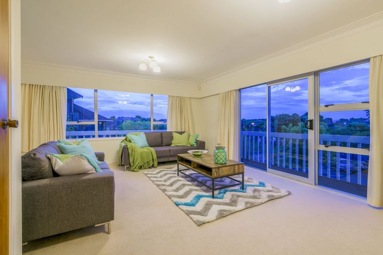 Photo of property in 14 Claresholm Place, Mangere Bridge, Auckland, 2022