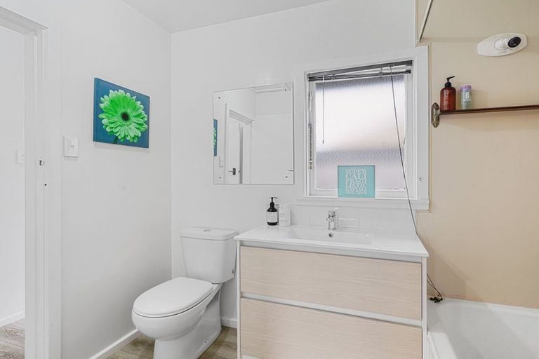 Photo of property in 2/24 Pembroke Street, Avondale, Christchurch, 8061