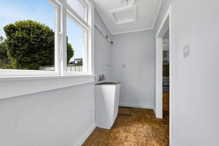 Photo of property in 10 Cameron Street, Hawera, 4610