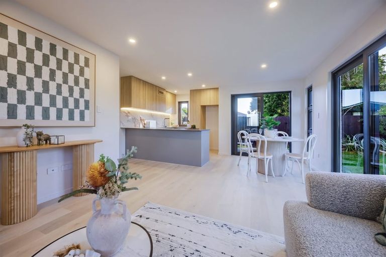 Photo of property in 11 Kaaramuramu Lane, Mangere Bridge, Auckland, 2022