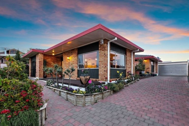 Photo of property in 22 White Heron Drive, Massey, Auckland, 0614