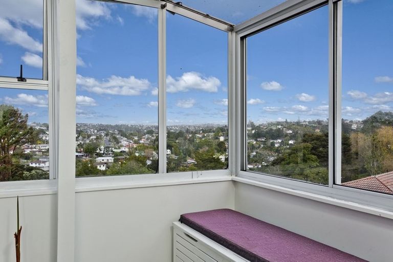 Photo of property in 1/28 Glen Vista Place, Bayview, Auckland, 0629