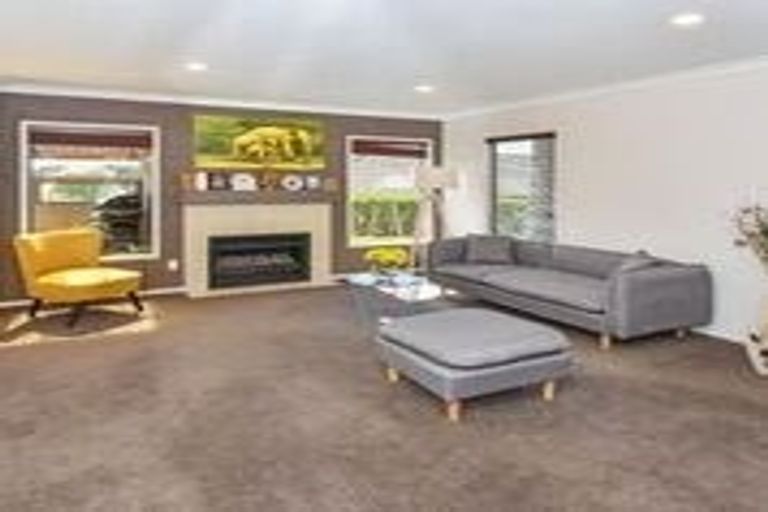 Photo of property in 318 Hill Road, The Gardens, Auckland, 2105