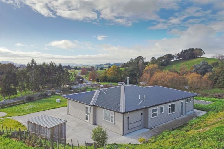 Photo of property in 100 Racecourse Road, Waipawa, 4210