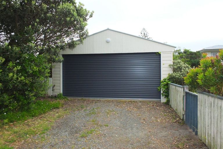 Photo of property in 18 Brown Terrace, Foxton Beach, Foxton, 4815