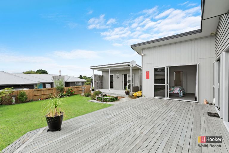 Photo of property in 15 Browns Drive, Waihi Beach, 3611