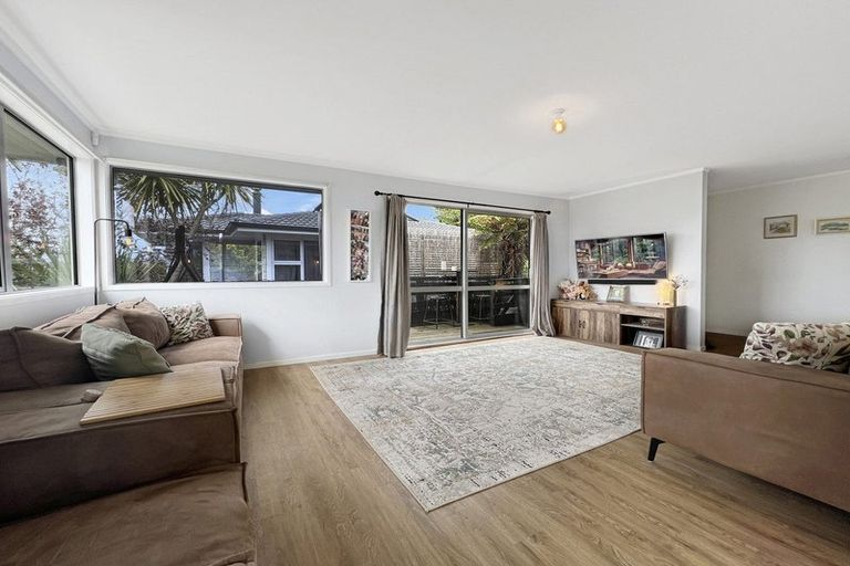 Photo of property in 61 Sunline Avenue, Massey, Auckland, 0614