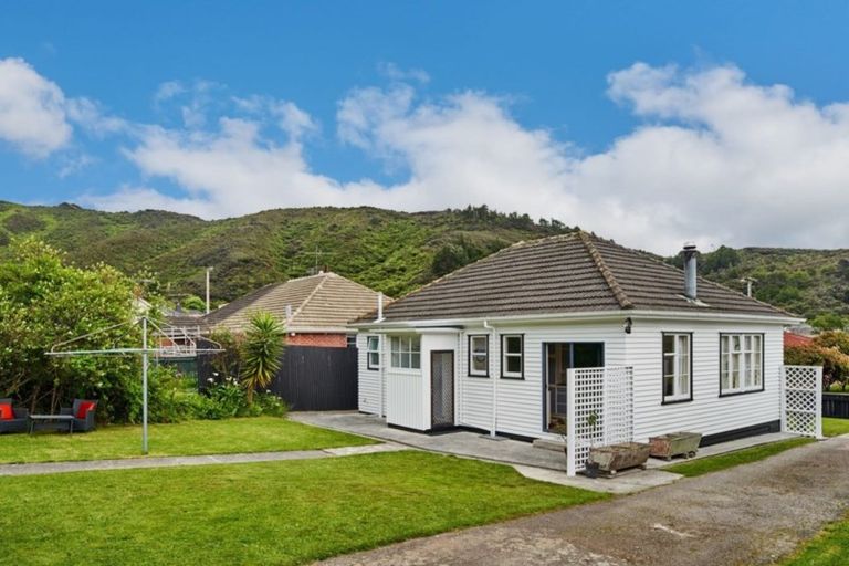 Photo of property in 11 Toomath Street, Naenae, Lower Hutt, 5011