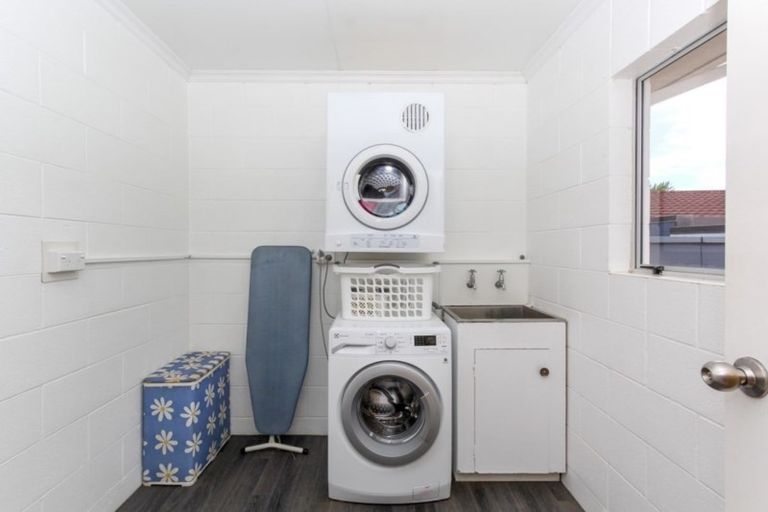 Photo of property in 26 Truby King Street, Merrilands, New Plymouth, 4312