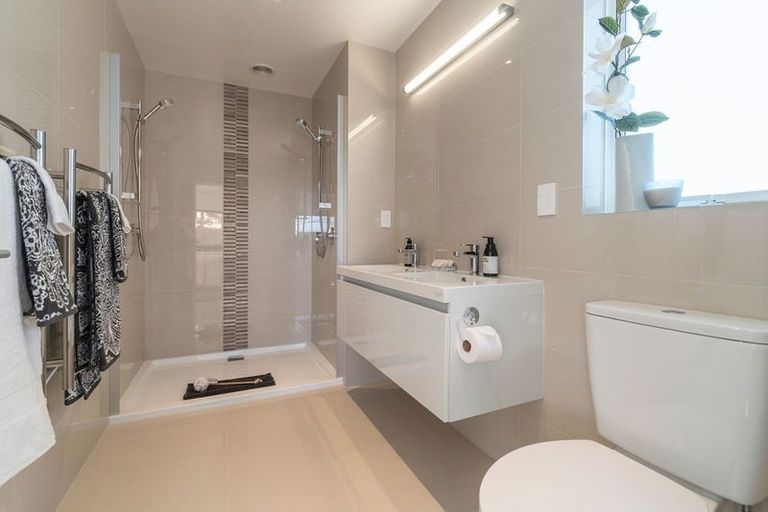 Photo of property in 31a Dawnhaven Drive, Te Atatu Peninsula, Auckland, 0610