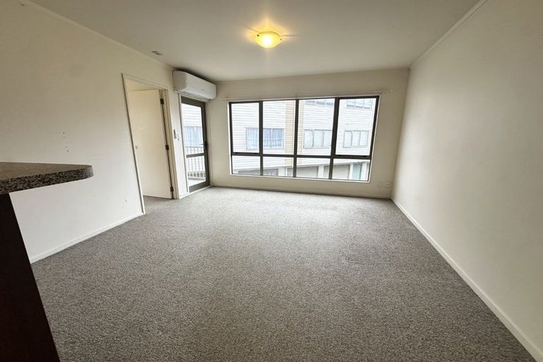 Photo of property in The Haven, 26/120 Beach Haven Road, Beach Haven, Auckland, 0626