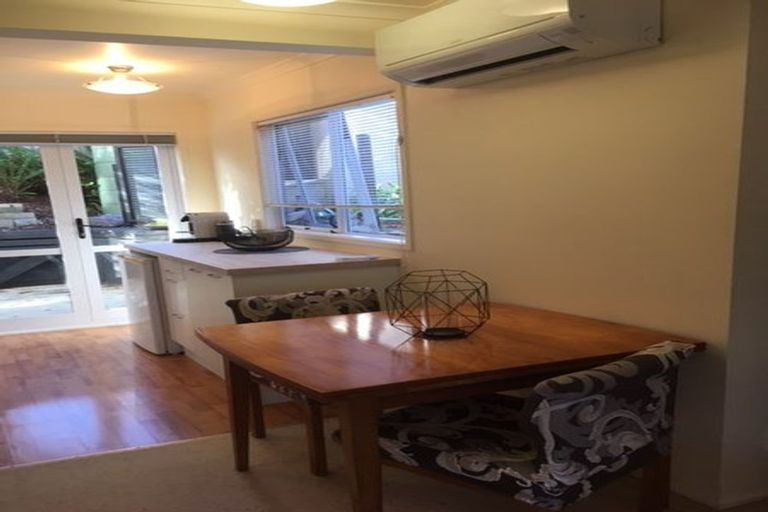 Photo of property in 44 Pacific Parade, Army Bay, Whangaparaoa, 0930