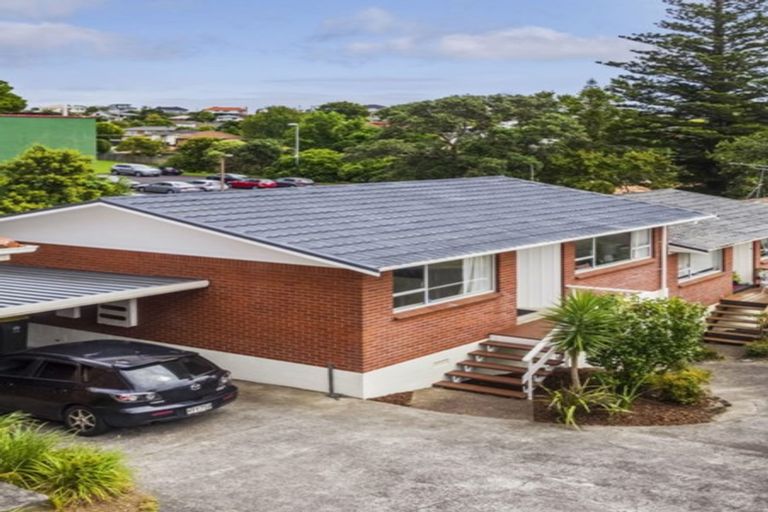 Photo of property in 2/28 Uxbridge Road, Mellons Bay, Auckland, 2014