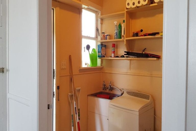 Photo of property in 72 Cook Street, Marfell, New Plymouth, 4310