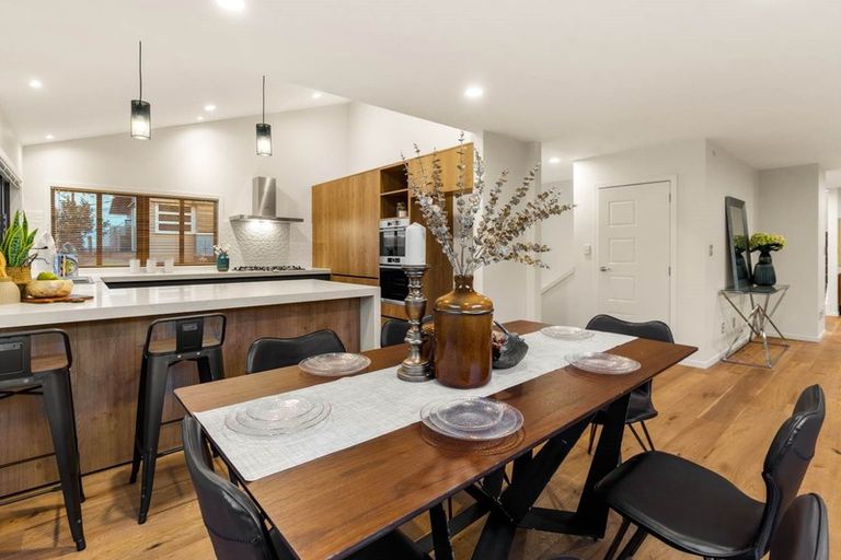 Photo of property in 45a Forrest Hill Road, Milford, Auckland, 0620