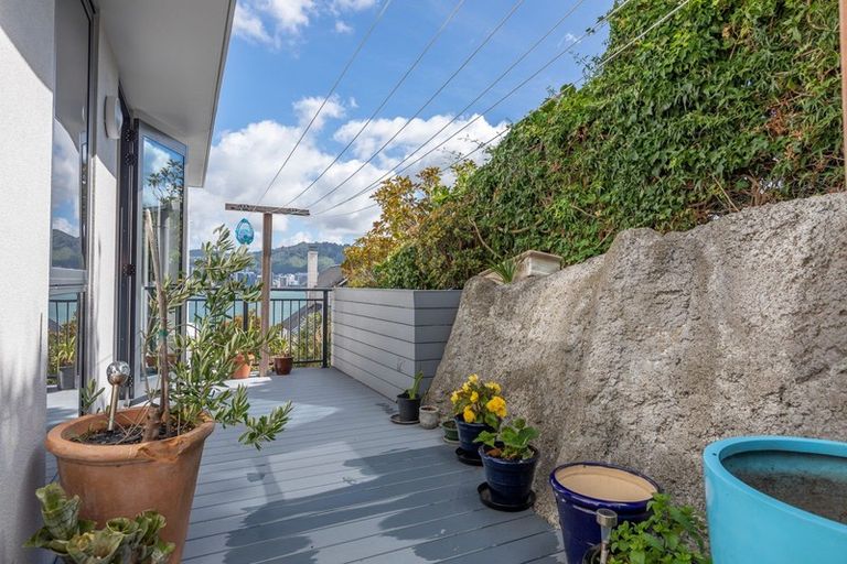 Photo of property in 4/308 Oriental Parade, Oriental Bay, Wellington, 6011