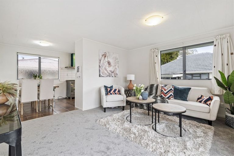 Photo of property in 1 Stephen Avenue, Henderson, Auckland, 0610