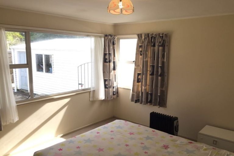 Photo of property in 1/4 Orton Street, Glenfield, Auckland, 0627