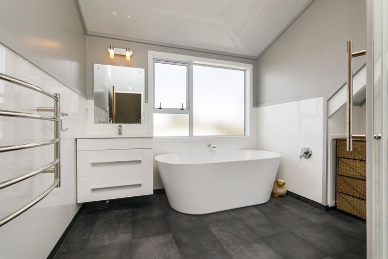 Photo of property in 11 Leander Place, Milson, Palmerston North, 4414