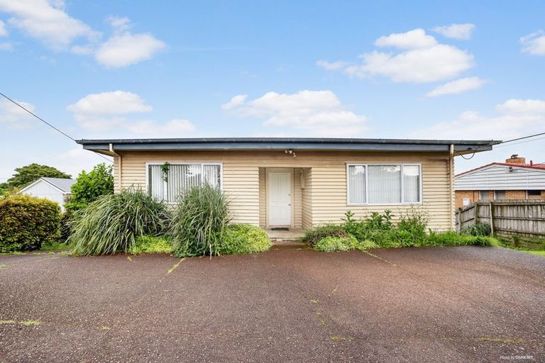 Photo of property in 320 Glenfield Road, Glenfield, Auckland, 0629