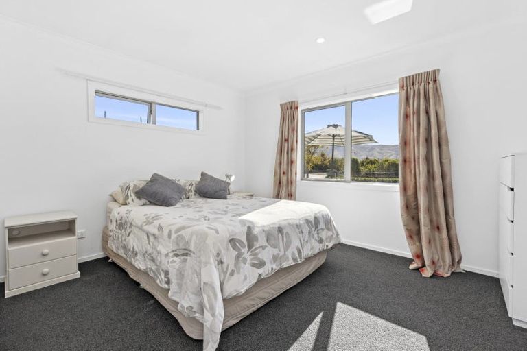 Photo of property in 2 Criffel Place, Luggate, Wanaka, 9383