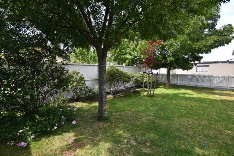Photo of property in 384 Yaldhurst Road, Russley, Christchurch, 8042