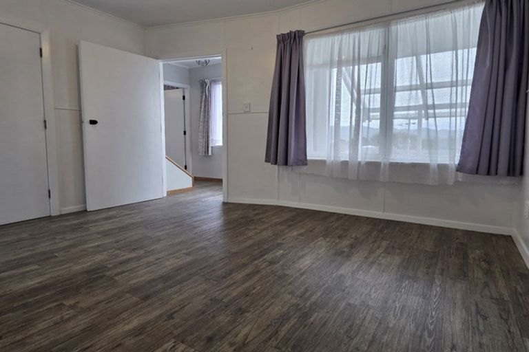 Photo of property in 8a-8b Devon Place, Cannons Creek, Porirua, 5024