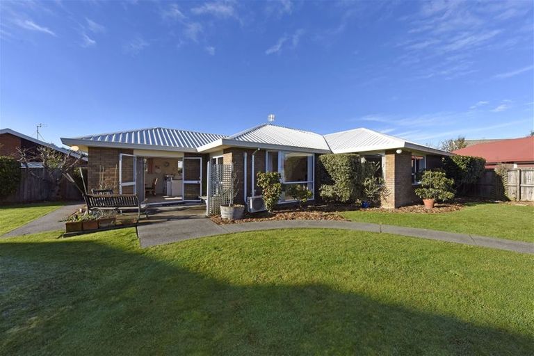 Photo of property in 22 Creese Place, Redwood, Christchurch, 8051