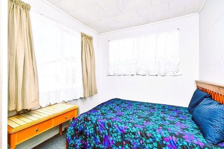 Photo of property in 8 Staverton Crescent, Mangere, Auckland, 2022