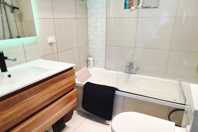 Photo of property in 2a Kereru Street, Henderson, Auckland, 0612