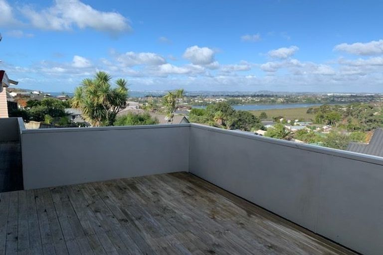 Photo of property in 20 Amery Place, West Harbour, Auckland, 0618