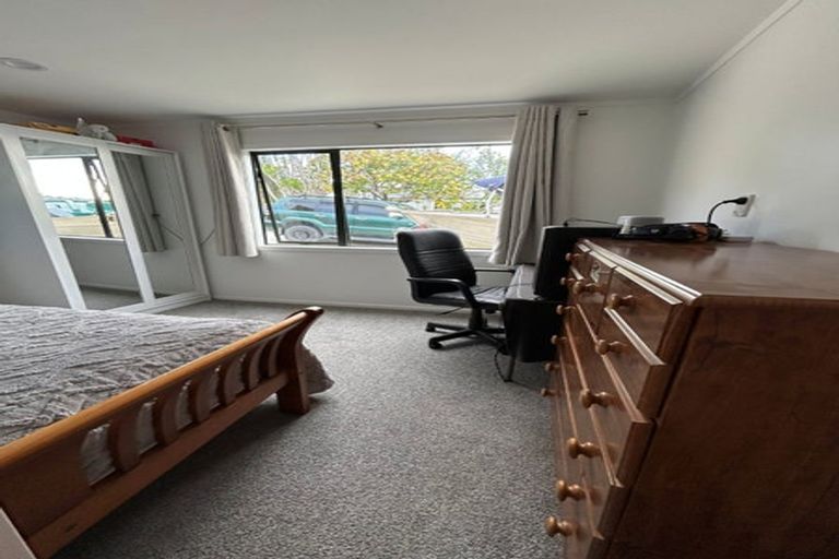 Photo of property in 46 Surf Road, Stanmore Bay, Whangaparaoa, 0932