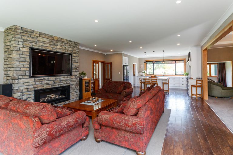 Photo of property in 649 Aokautere Drive, Aokautere, Palmerston North, 4471