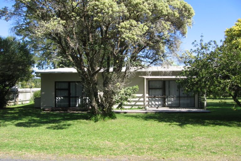 Photo of property in 3 Hardy Place, Cooks Beach, Whitianga, 3591