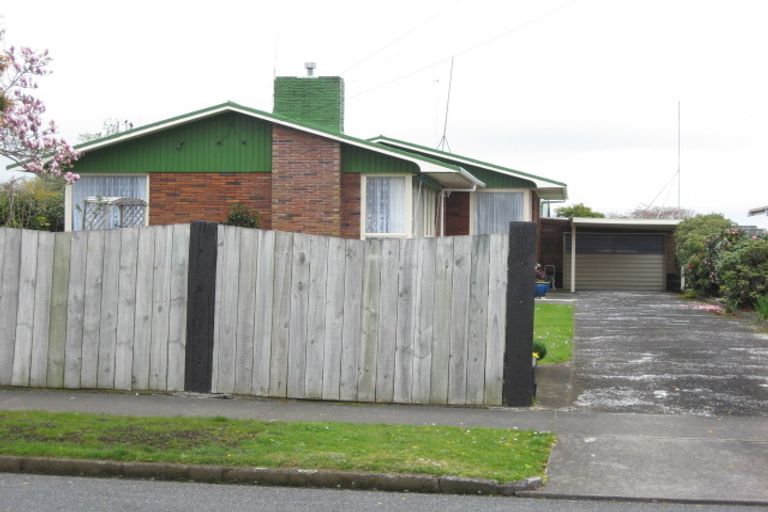 Photo of property in 18 Manu Crescent, Upper Vogeltown, New Plymouth, 4310