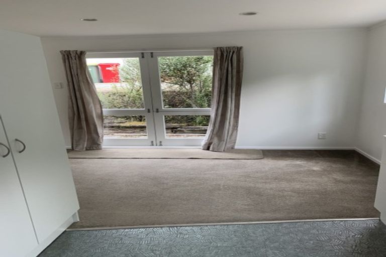 Photo of property in 6a Channel View Road, Campbells Bay, Auckland, 0630