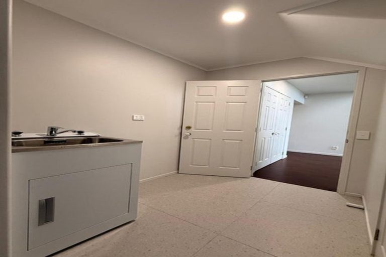 Photo of property in 2 Corta Bella Place, Golflands, Auckland, 2013