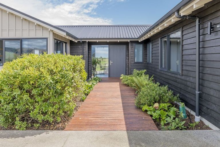 Photo of property in 161 Harakeke Road, Te Horo, Otaki, 5581
