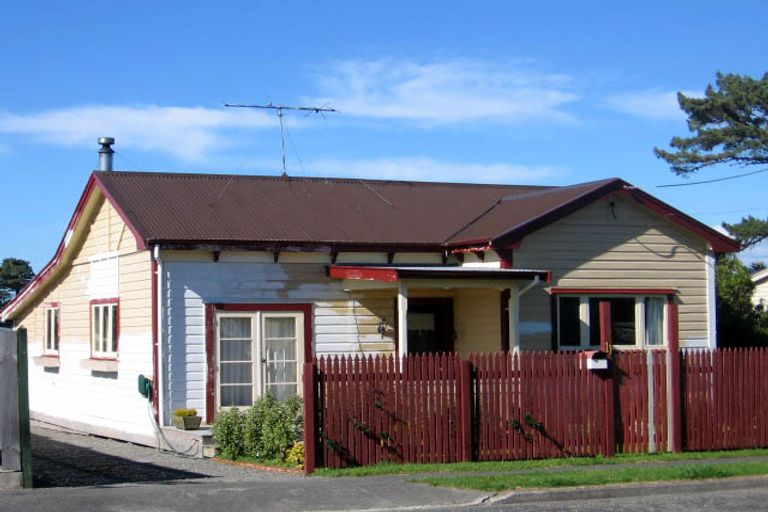 Photo of property in 11 Waite Street, Featherston, 5710