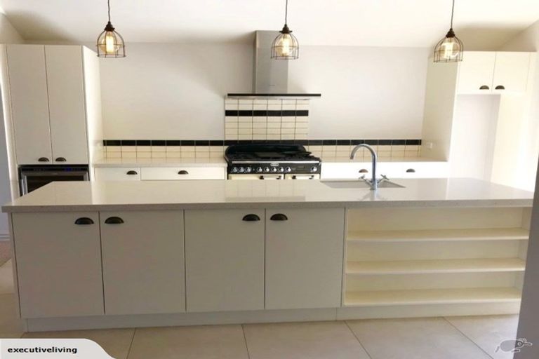 Photo of property in 18 Record Street, Fitzroy, New Plymouth, 4312